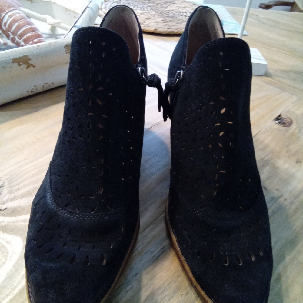 Sofft Amberly Black Oiled Suede Lasercut Ankle Boots 2 1/4" Stacked Heel